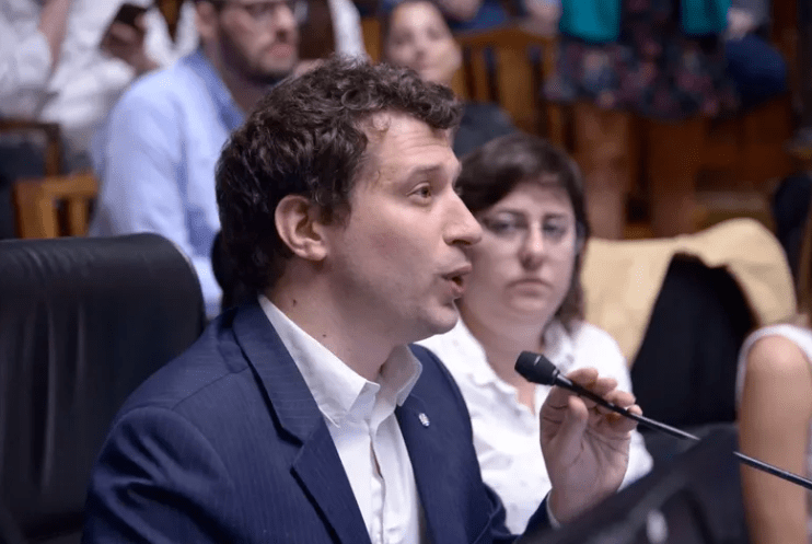 Yamil Santoro anunció en redes que busca empleo ante el fin de su mandato en la Legislatura&nbsp;porteña