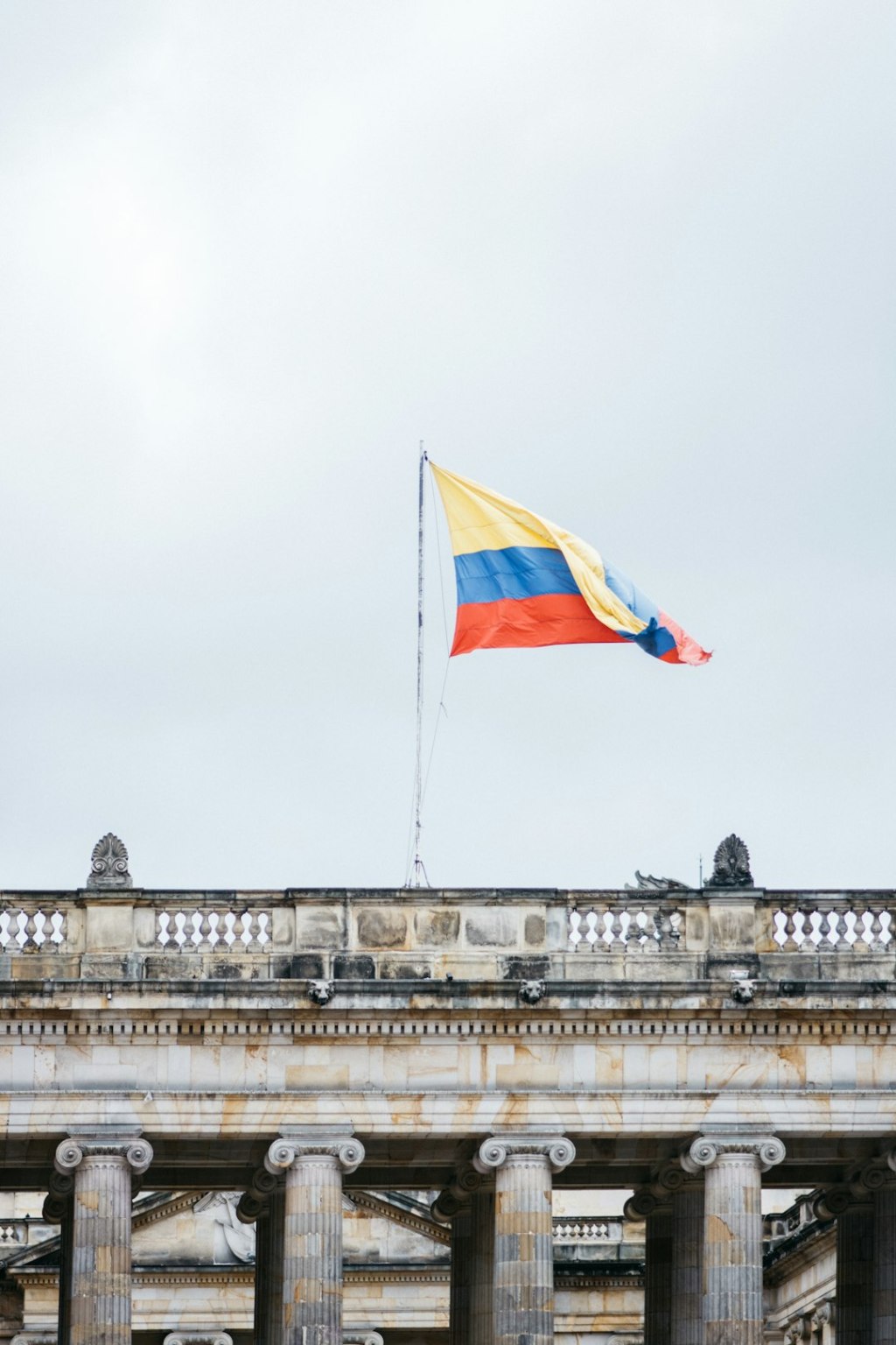 Balotaje en Colombia tras victoria insuficiente de De la&nbsp;Espriella