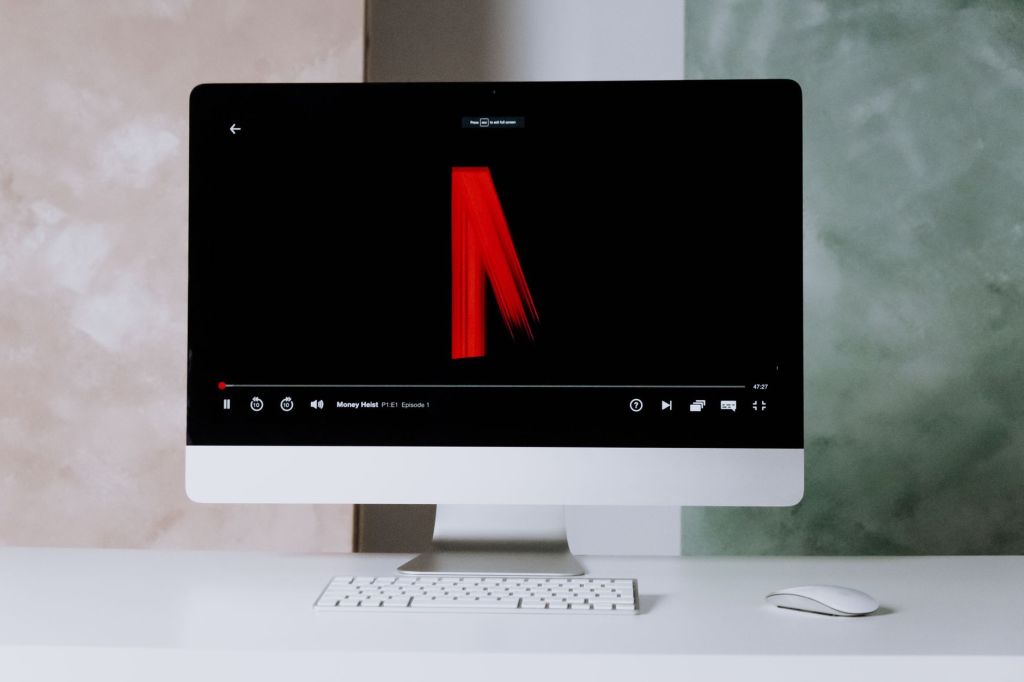 «Mi brillante carrera» debuta en Netflix: miniserie de época con raíces&nbsp;literarias