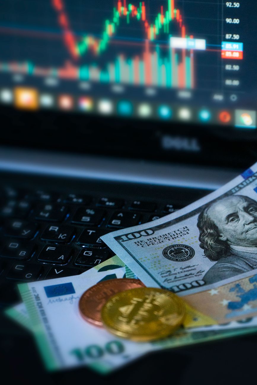 Mercado cambiario bajo presión: dólar toca límite de&nbsp;$1.500